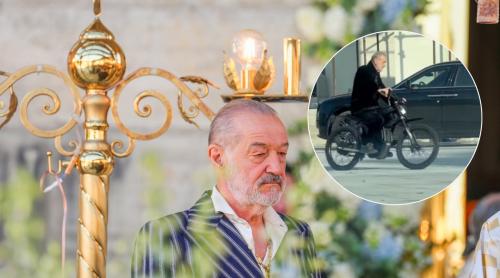 Gigi Becali, spectacol pe două roți! Imagini savuroase cu patronul FCSB în curtea bisericii. Video