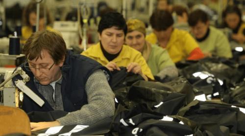 Haine fabricate în România, vândute sub mărcile altora. Cum încearcă producătorii locali să schimbe regulile jocului