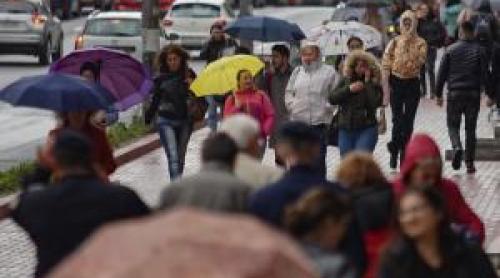 HARTĂ. Vin ploile și frigul în România. Cod galben în București și mai multe regiuni