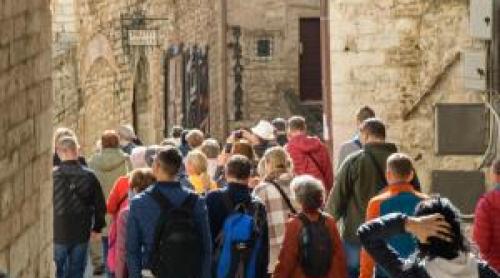 Italia caută 10.000 de angajaţi până la finalul anului. Domeniile bine plătite unde pot aplica şi români
