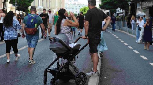 Lasă bebelușul și fugi la job! Mai mulți bani pentru părinții care se întorc mai repede la muncă din concediul de creștere a copilului