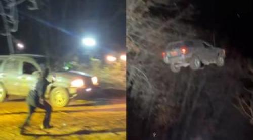 Momentul în care un jeep plonjează într o râpă, în mijlocul pădurii. Manevra extrem de periculoasă, făcută intenționat | VIDEO