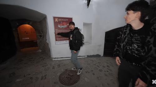 Noapte de groază la Castelul Corvinilor! Doi youtuberi americani, singuri în fortăreață. Ce au încercat să descopere