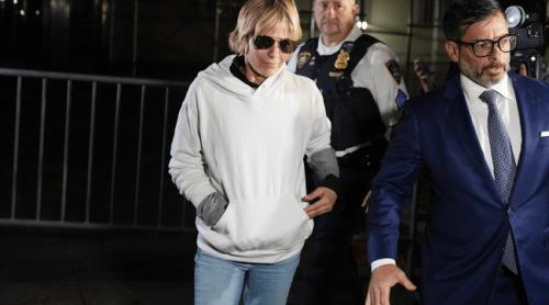 Noi acuzații grave la adresa actriței Selma Blair, după incidentul din avion. Ar fi lovit un polițist și o asistentă medicală