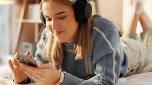 Noua meserie a Generaţiei Z din care tinerii pot câştiga şi 160.000 de dolari anual. Lucrează doar pe telefon
