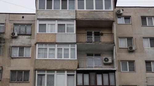 Nu există taxă separată pentru balconul închis. Primăria poate dubla impozitul dacă lucrarea nu are autorizație