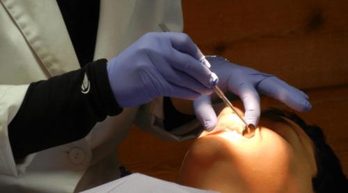 Răsturnare de situație în cazul medicului stomatolog mort la Cluj! Nepoata de 22 de ani, venită din SUA, suspectată că și ar fi ucis bunicul