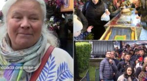 Reacția unei turiste din Norvegia, în pelerinaj la Iași: "Mă fascinează că oamenii stau la coadă ore în șir"