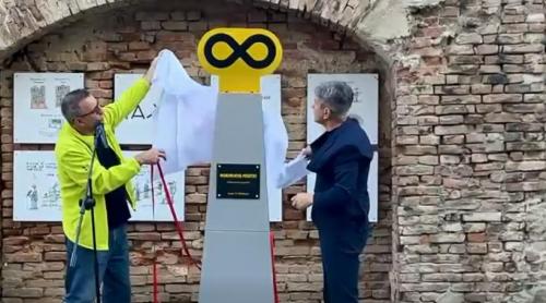 România are de astăzi un Monument al Prostiei, la Brăila