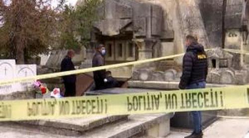 Saci cu oseminte ascunși după un zid fals într o capelă din Slatina. Cum a fost făcută descoperirea macabră