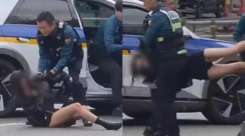 Scene incredibile pe un bulevard din Seul! O femeie mergea pe mijlocul drumului, iar apoi s a tăvălit la intervenția polițiștilor