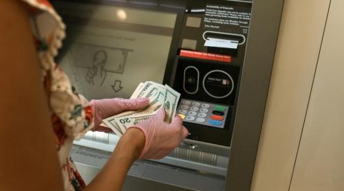 Schimbarea momentului privind bancomatele din România. Băncile, obligate să elibereze la bancomat și pentru clienții altor bănci sume personalizate