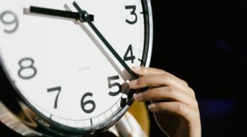Schimbarea orei din 25 octombrie 2026 ne afectează creierul. Ce se întâmplă în organism, deși dormim o oră în plus