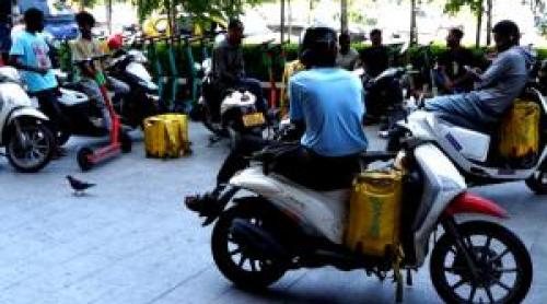 "Sunt mulţi care aşteaptă". De două luni, muncitorii asiatici nu se mai pot angaja în România