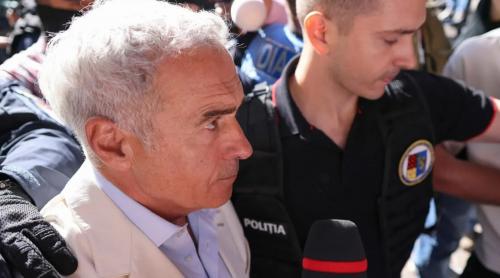Surse   Anchetatorii au ridicat de la casa lui Călin Georgescu 27 de telefoane și 63 de computere și unități de memorie
