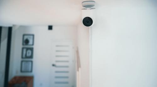 Un cuplu a descoperit că era filmat în cabana închiriată din Avrig. Unde era ascunsă camera video