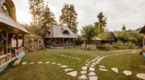 Un "sat" întreg din România, scos la vânzare cu 750.000 de euro. Ce primește cumpărătorul pentru această sumă