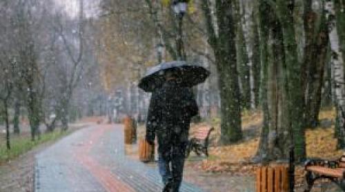 Vremea se răcește în România. Când vin ploile și unde sunt așteptate lapoviță și ninsoare