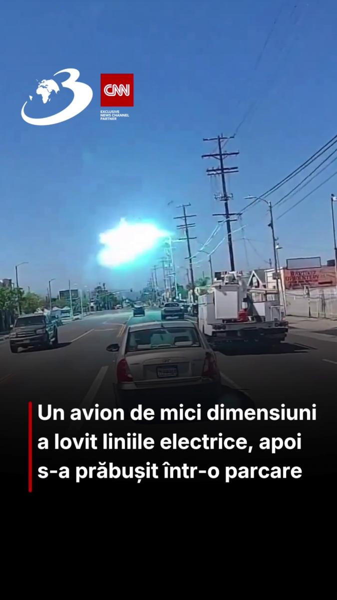 Un avion de mici dimensiuni a lovit liniile electrice, apoi s-a prăbușit într-o parcare