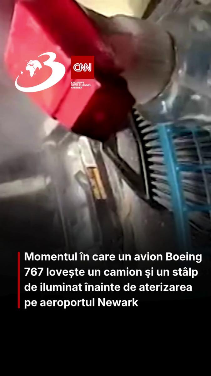 Momentul în care un avion Boeing 767 lovește un camion şi un stâlp de iluminat înainte de aterizarea pe aeroportul Newark