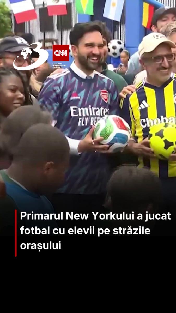 Primarul New Yorkului a jucat fotbal cu elevii pe străzile orașului