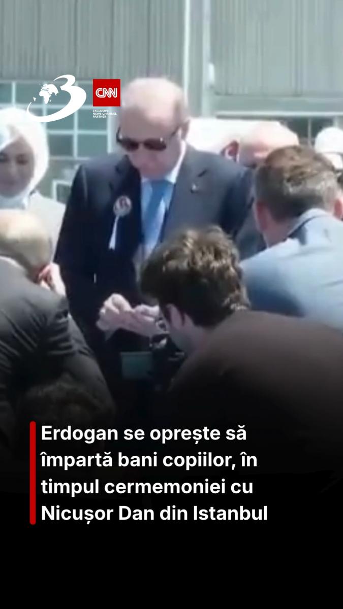Erdogan se oprește să împartă bani copiilor, în timpul cermemoniei cu Nicușor Dan din Istanbul