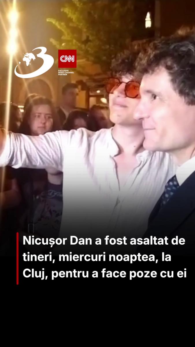 Nicușor Dan a fost asaltat de tineri, miercuri noaptea, la Cluj, pentru a face poze cu ei