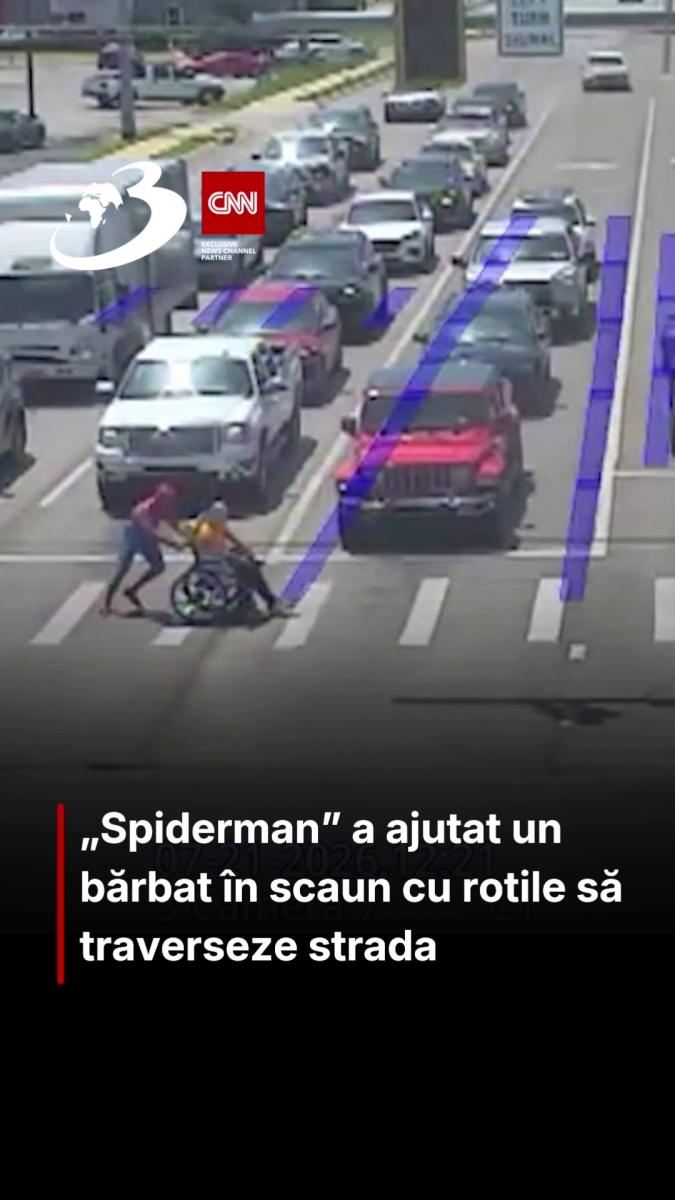 „Spiderman” a ajutat un bărbat în scaun cu rotile să traverseze strada