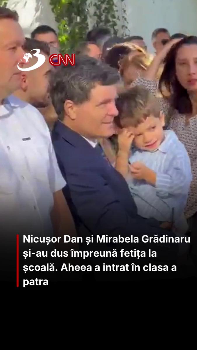 Nicușor Dan și Mirabela Grădinaru și-au dus împreună fetița la școală. Aheea a intrat în clasa a patra