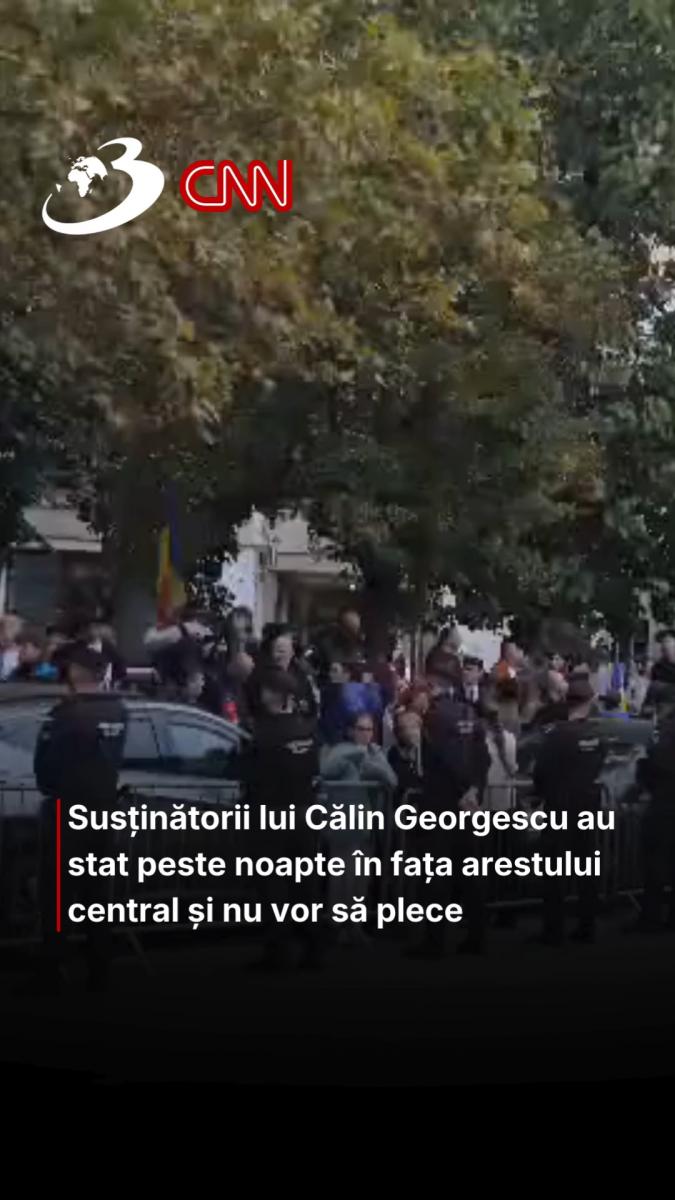 Susținătorii lui Călin Georgescu au stat peste noapte în fața arestului central și nu vor să plece