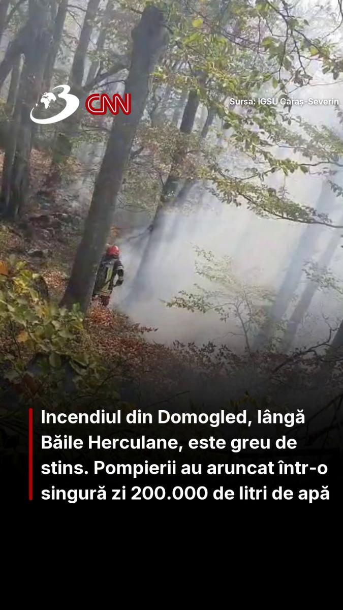 Incendiul din Domogled, lângă Băile Herculane, este greu de stins. Pompierii au aruncat într-o singură zi 200.000 de litri de apă 