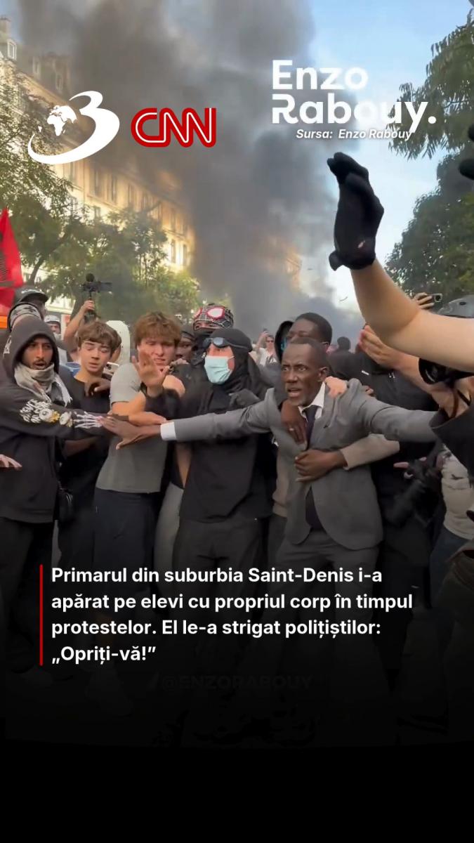 Primarul din suburbia Saint-Denis i-a apărat pe elevi cu propriul corp în timpul protestelor. El le-a strigat polițiștilor: „Opriți-vă!”