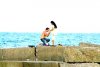 Iubirea în fotografii: Un tânăr a fost surprins în timp ce îşi cerea iubita în căsătorie pe malul mării 106467