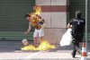 Vieţi distruse şi gesturi extreme: Un grec şi-a dat foc în faţa băncii; nu a obţinut renegocierea ratelor 108135