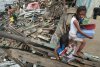 Două taifunuri devastează Filipine. Zeci de mii de oameni sunt sinistraţi. Galerie Foto 109773