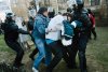 IMAGINI ŞOCANTE de la violenţele de sâmbătă, din Piaţa Victoriei: Jandarmii şi suporterii se acuză reciproc 138616