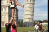 De ce s-a strâmbat Turnul din Pisa. Tânăra aceasta este de vină 155481