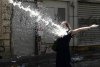 Poveştile din mijlocul evenimentelor: Cum a rezistat o tânără în faţa unui tun cu apă, pe străzile Turciei 210980