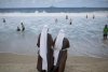 Papa Francisc, primit cu urale de mulţimea de credincioşi de la Rio. Călugăriţe şi turiste în bikini, la slujba de pe plaja Copacabana  219221