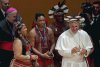 Papa Francisc, primit cu urale de mulţimea de credincioşi de la Rio. Călugăriţe şi turiste în bikini, la slujba de pe plaja Copacabana  219224