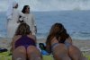 Papa Francisc, primit cu urale de mulţimea de credincioşi de la Rio. Călugăriţe şi turiste în bikini, la slujba de pe plaja Copacabana  219226