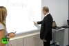 Ce a desenat Vladimir Putin cu degetul pe tablă, în faţa elevilor. Venise în inspecţie la ora de biologie 224036