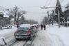 Ninsoarea a făcut ravagii în Capitală! Toți pietonii au fost nevoiți să meargă pe șosele - Trotuarele complet blocate de zăpadă 427984