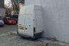 O dubă zidită într-un bloc din Bacău face senzație pe Internet 442417