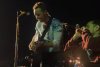 Fan Coldplay în scaun cu rotile, purtat pe brațe de mulțime până pe scenă - VIDEO 463675