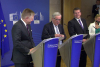 Juncker i-a închis telefonul Angelei Merkel în timpul unei conferinţe - VIDEO 466896