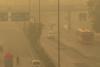 Stare de urgenţă în capitala Indiei. New Delhi a fost acoperit de un strat gros de ceaţă toxică - VIDEO 490271