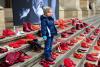 Prin proiectul “Dragostea poartă Pantofii roșii”, Fundația Mereu Aproape luptă contra violenței împotriva femeilor 509791