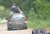 Scene ca-n filme în trafic! Un tânăr din Arad s-a urcat în timp ce mașina se afla în mers 541850