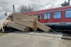 Accident în Bistrița-Năsăud, după ce un tren și un camion s-au ciocnit. Cel puțin cinci persoane sunt rănite (FOTO) 589079
